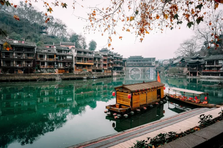 ha-noi-truong-gia-gioi-phuong-hoang-co-tran-mieu-trai-mac-nhung-thien-mon-son-5n4d-1